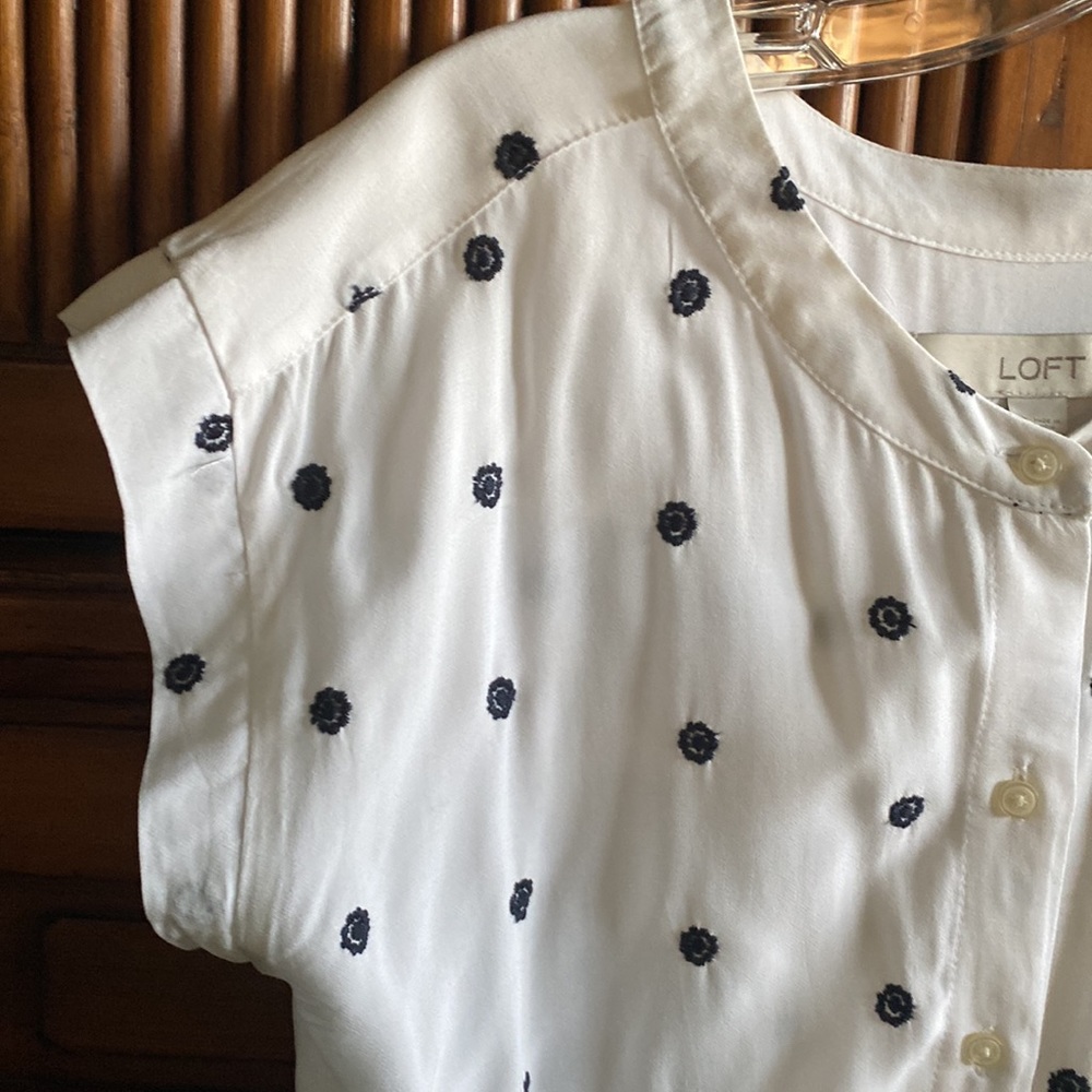 Women’s Loft Capped Sleeved Blouse - Picture 4 of 12